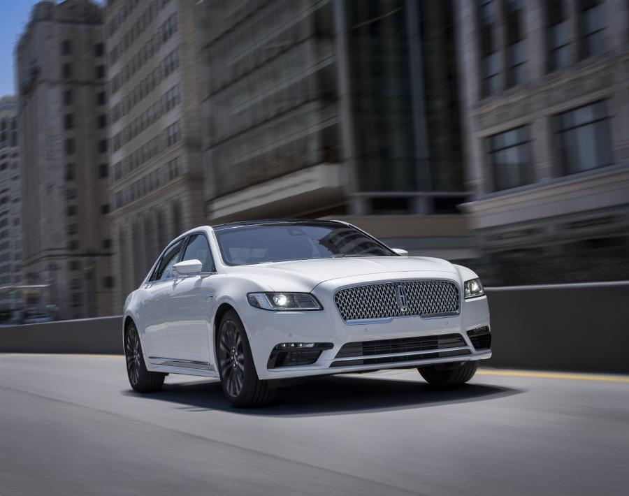  Lincoln Continental Monochromatic Package 2019 года  (фото 2 из 7)